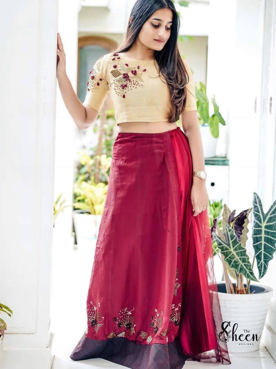 00A3D27D-A221-450D-B334-78E8C4F753FC (1) Golden crop top - Image 1