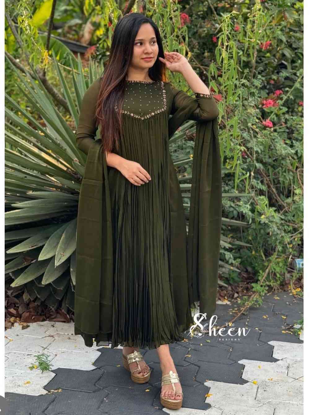 090A273C-9AD5-46D1-82DC-ABB3707B0608 (1) Green kurti - Image 1