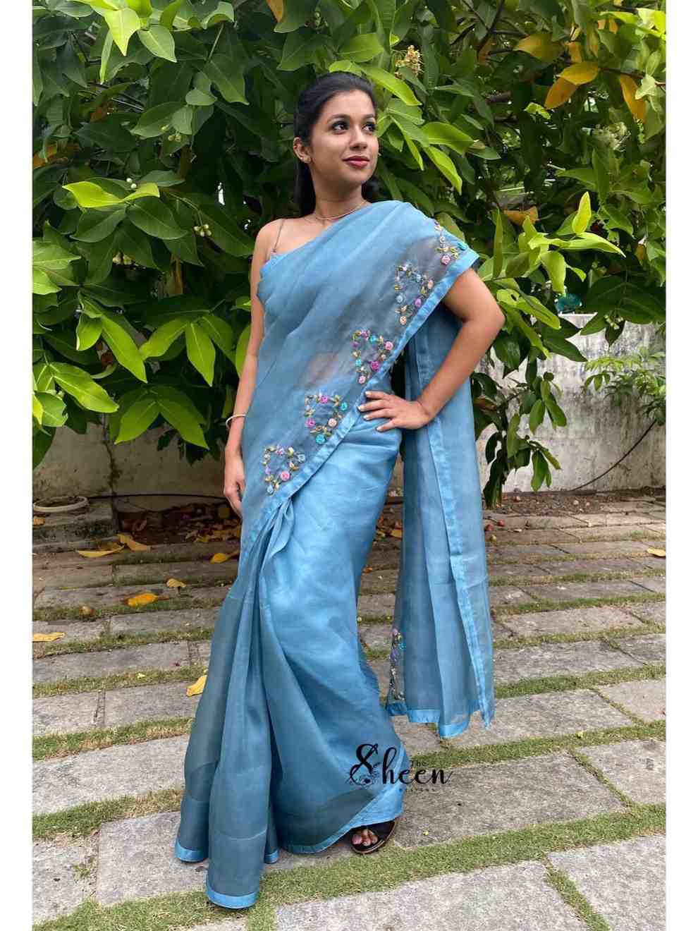 37DBB5AA-516A-4877-8AA3-1A17F957DCAC (1) Gorgeous greyish-blue organza saree - Image 1