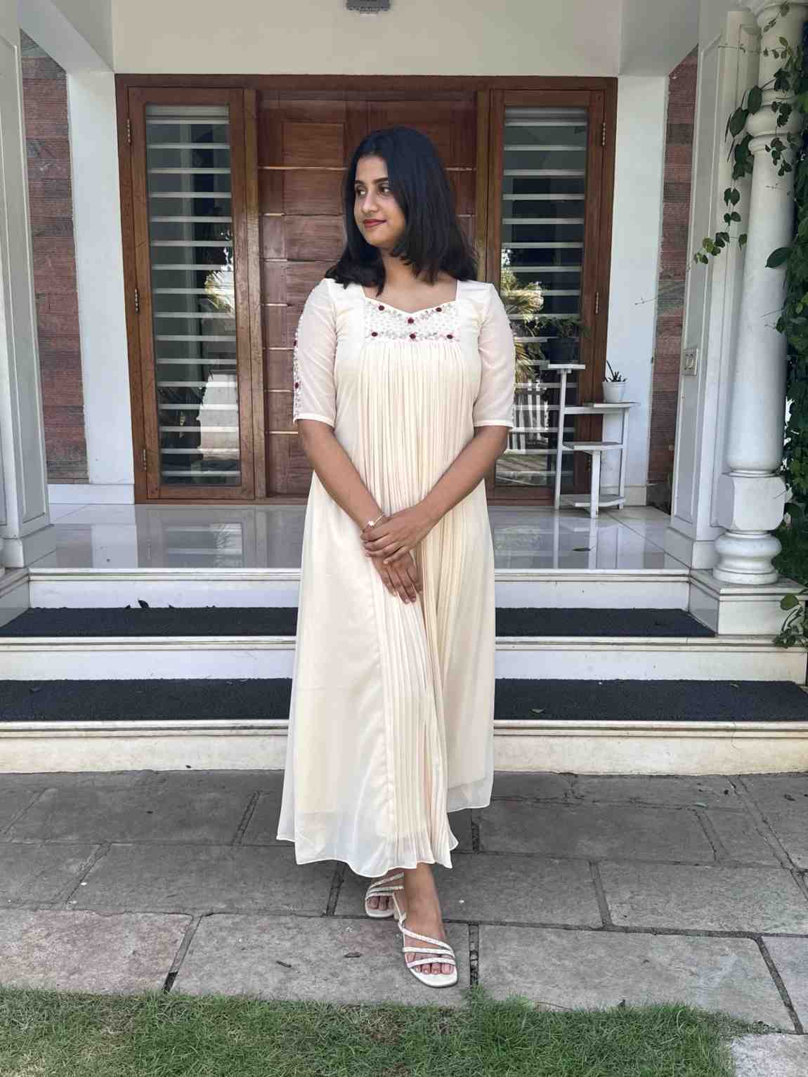 676DA623-6E00-4F1C-A085-6AF1ADAAFF8B (1) beige kurti - Image 1