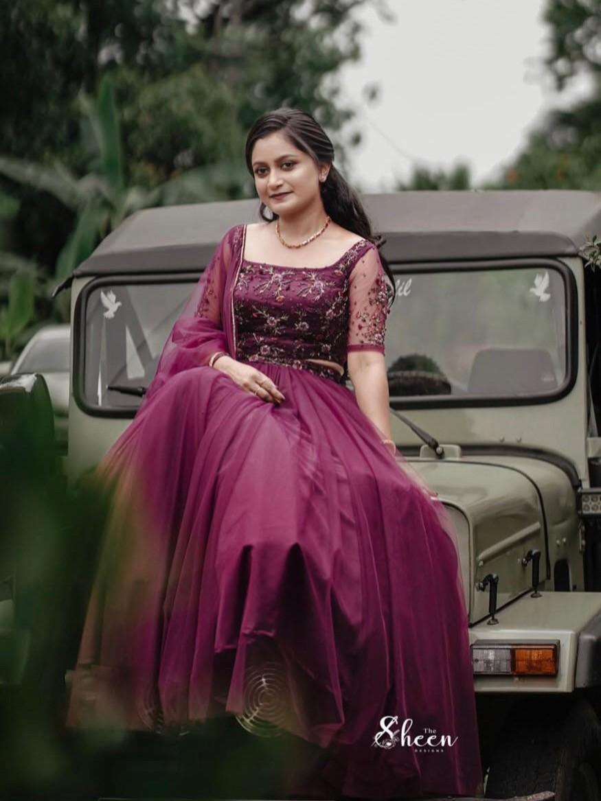 82B18868-8442-4882-88F5-8D3405E207A8 (1) dark winered shade crop top, skirt and duppatta - Image 1