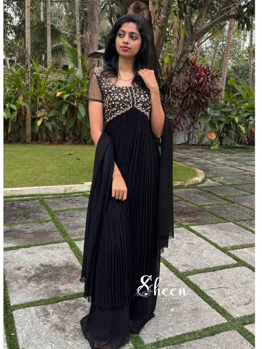 A9E54287-F0FF-44CA-BAB2-24A95CE50DEC (1) Black side-slit kurti paired with matching bottoms - Image 1