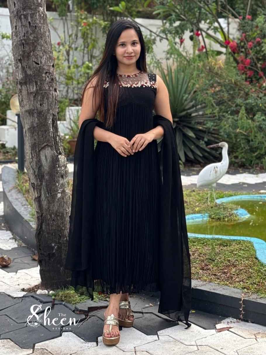 AC1279B1-DF32-446E-82D1-62EEE1F48AC1 (1) Black kurti - Image 1