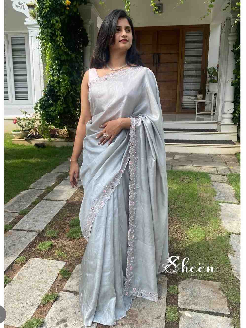 AD81B412-9878-4EAE-8307-553B5E0AEABC (1) Silver Rawsilk saree - Image 1