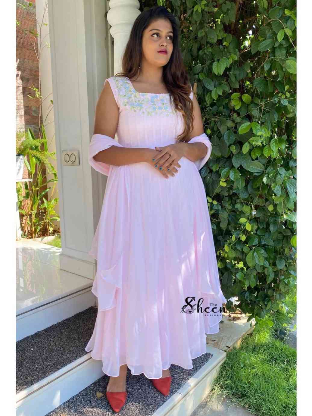 BC268091-2246-4A39-931B-8606F025B3E3 (1) Baby pink panel-cut kurti - Image 1