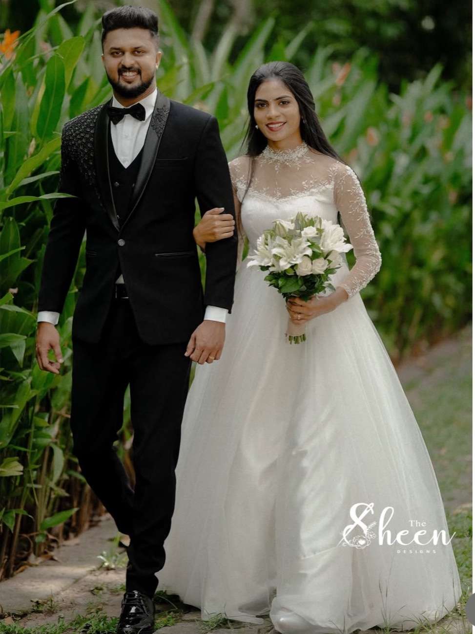 D5943335-9A94-42D0-8CC3-8DACC1086157 White bridal gown - Image 1