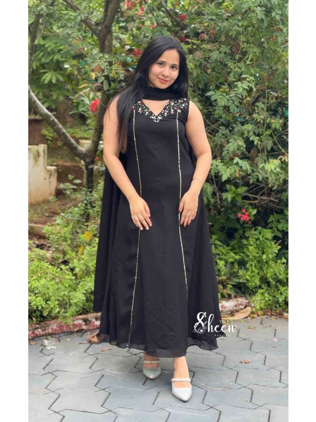 72293B4C-79D2-49D6-9B17-37BA1864A6D3-100kb black A line outfit - Image 1
